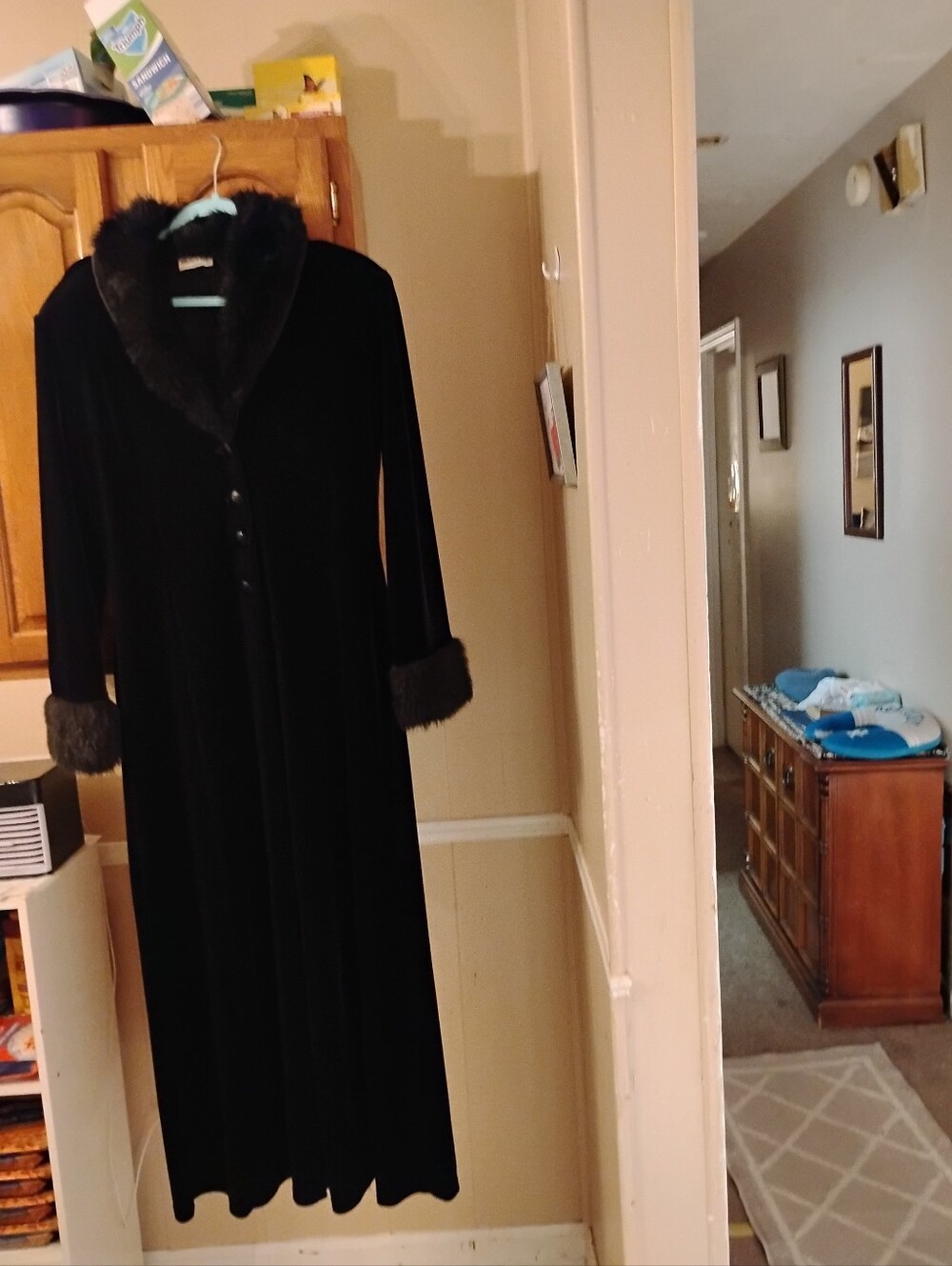 Women's Black Long Velour Overcoat L Button-Front Collared Faux Fur Cuffs